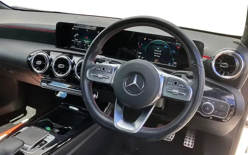 Begagnad Mercedes A250 AMG line 224 HK (164 kW) 2020 Halvkombi
