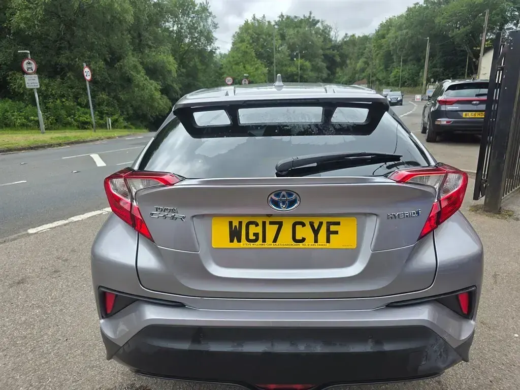 Used Toyota C-HR 122 HP (89 kW) 2017 Silver SUV