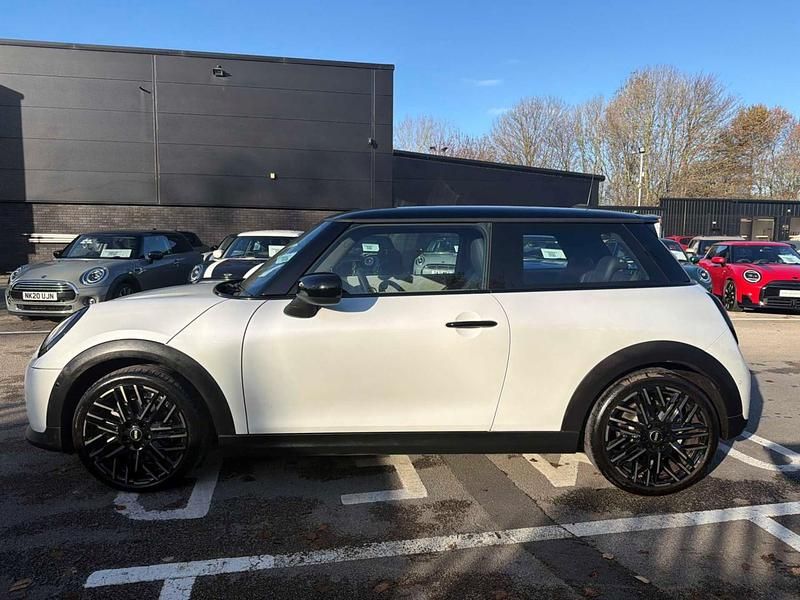 Begagnad Mini Cooper Exclusive 2025 Vit Halvkombi