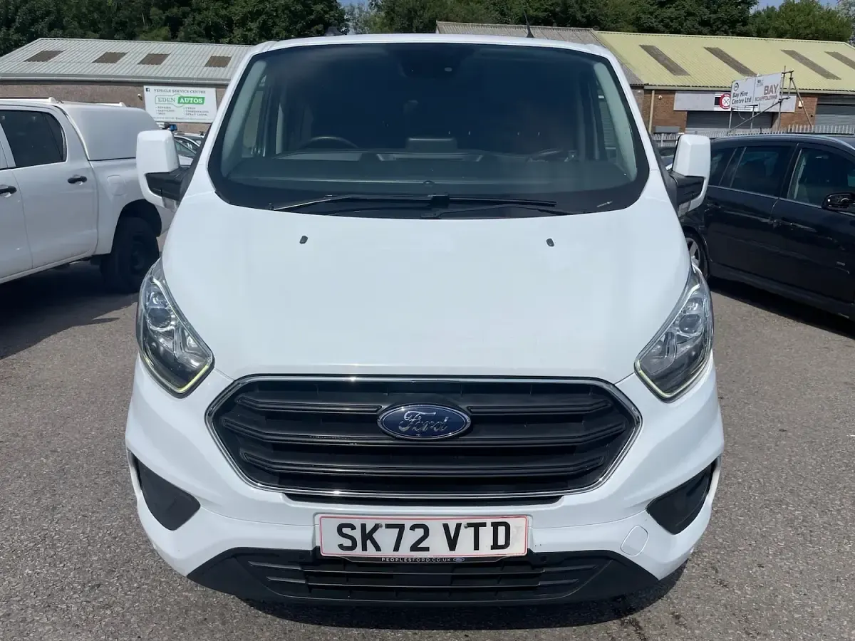 Used Ford Transit Custom Limited 170 HP (125 kW) 2022 White Van