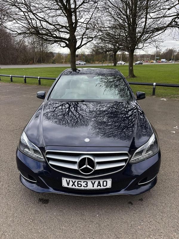Usado Mercedes E220 SE 2014 Azul Sedan