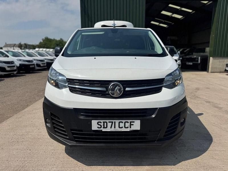 Used Vauxhall Vivaro 120 HP (88 kW) 2021 White MPV