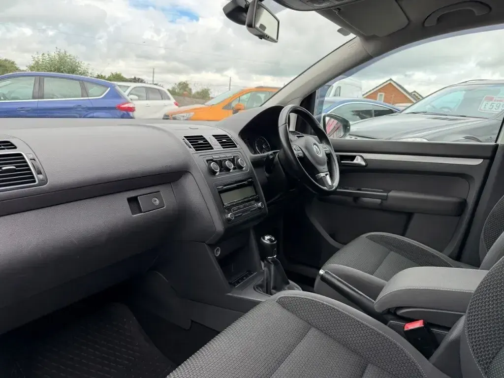 Used VW Touran SE 105 HP (77 kW) 2014 White MPV