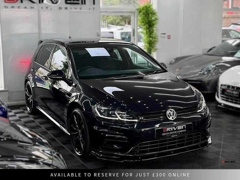 Begagnad VW Golf VII R 300 HK (220 kW) 2019 Svart Halvkombi