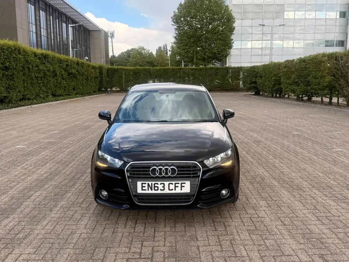 Usado Audi A1 Sportback Sport 122 CV (89 kW) 2014 Negro Utilitario