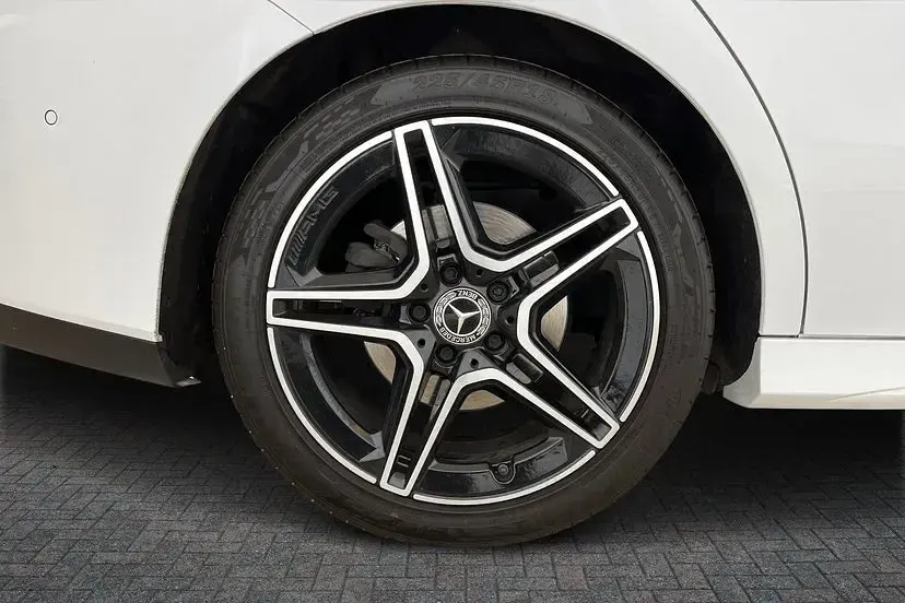 Used Mercedes CLA200 Executive 163 HP (119 kW) 2023 Digital white Sedan