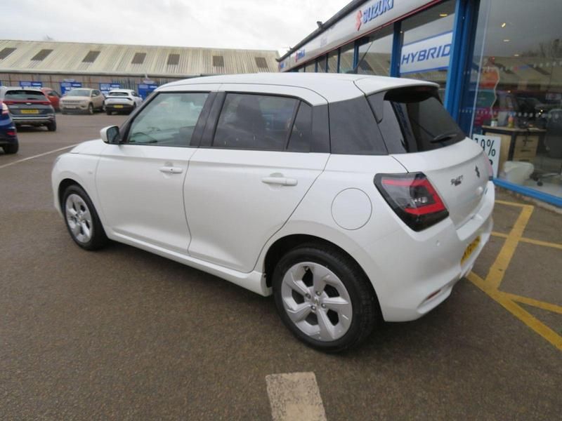 Used Suzuki Swift 2025 White Hatchback