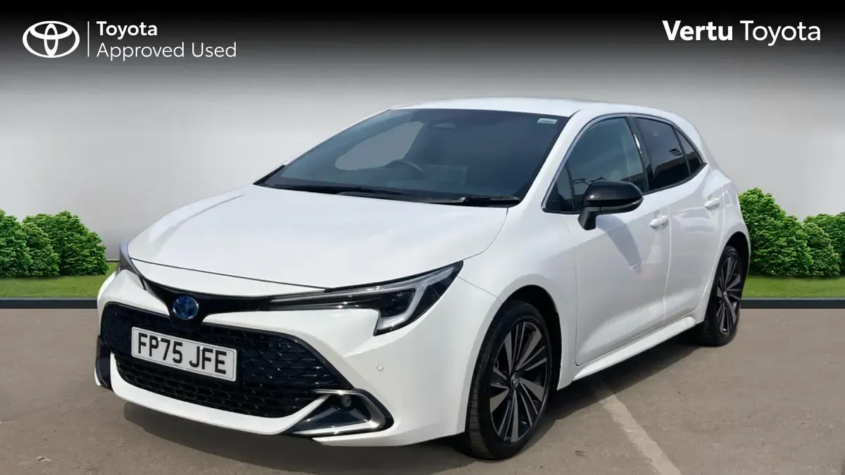 Used Toyota Corolla Design 140 HP (102 kW) 2025 White Hatchback