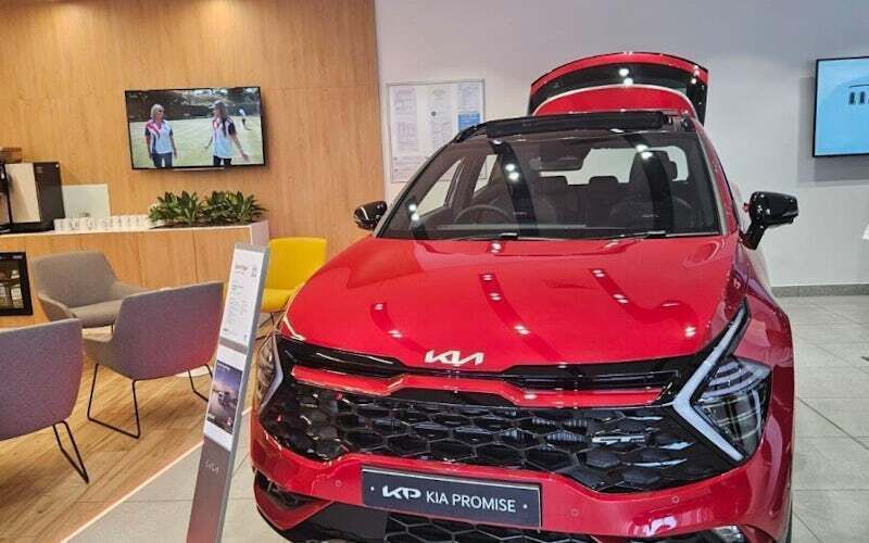 New 2025 Kia e-Niro 2 SUV | £24,610 (Fair price) - Image 1/2