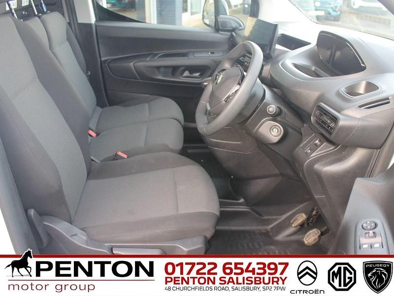 Used Peugeot Partner S 101 HP (74 kW) 2024 White MPV