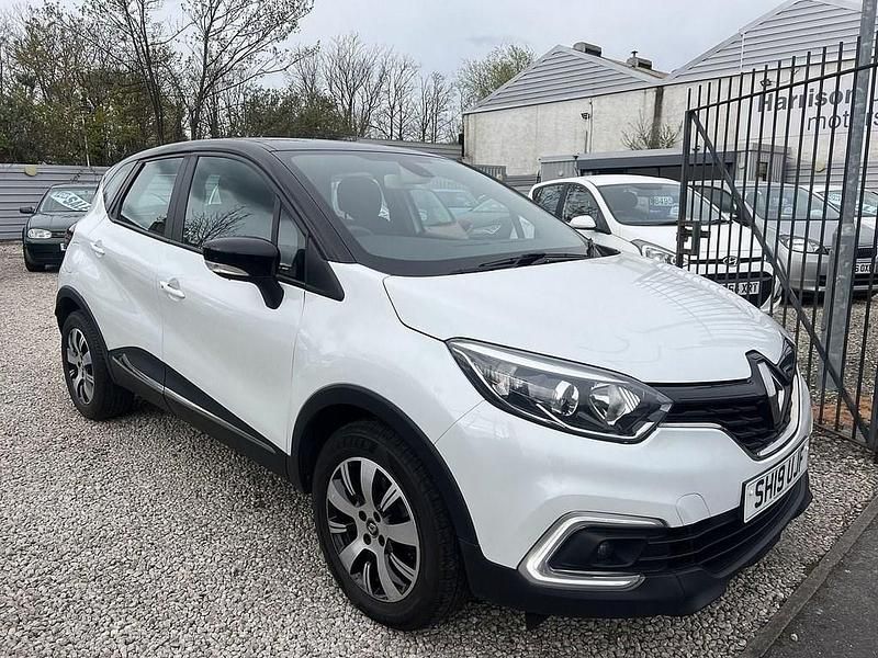 White Used 2019 Renault Captur Play SUV | £10,000 (Fair price) - Image 1/4