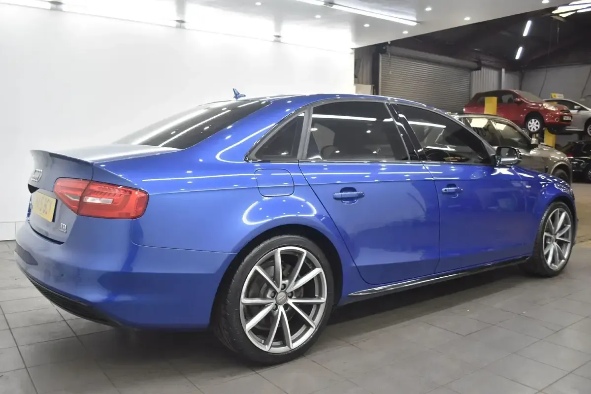 Used Audi A4 Black Edition 177 HP (130 kW) 2015 Blue Sedan