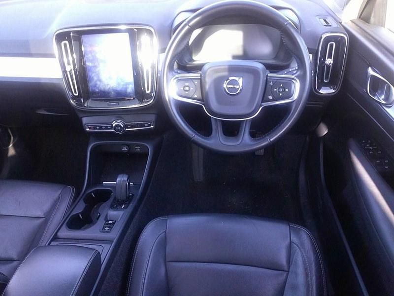 Used Volvo XC40 Momentum 190 HP (139 kW) 2018 Black SUV