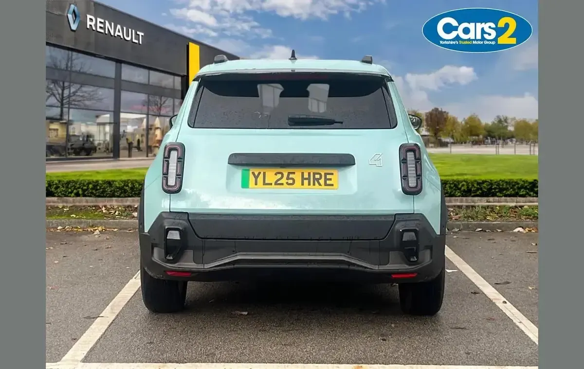 Used Renault R4 Komfort 110 kW (150 HP) 2025 Green SUV