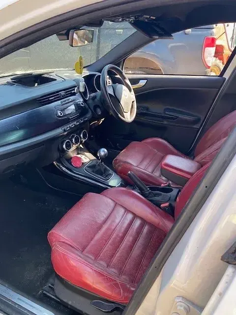 Begagnad Alfa Romeo Giulietta Veloce 2011 Vit Halvkombi