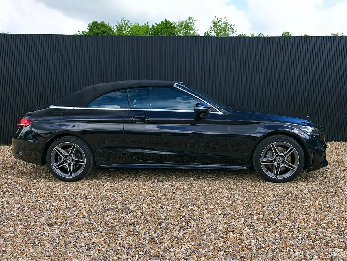 Usado Mercedes C200 AMG line 198 HP (145 kW) 2019 Preto Cabrios