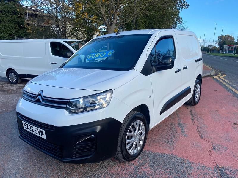 Used Citroën Berlingo PureTech 110 HP (80 kW) 2022 White MPV