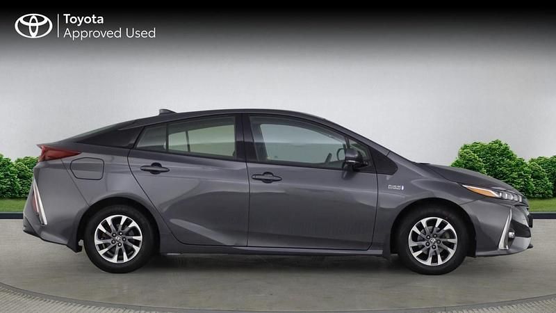 Used Toyota Prius Business Edition 120 HP (88 kW) 2017 Grey Hatchback