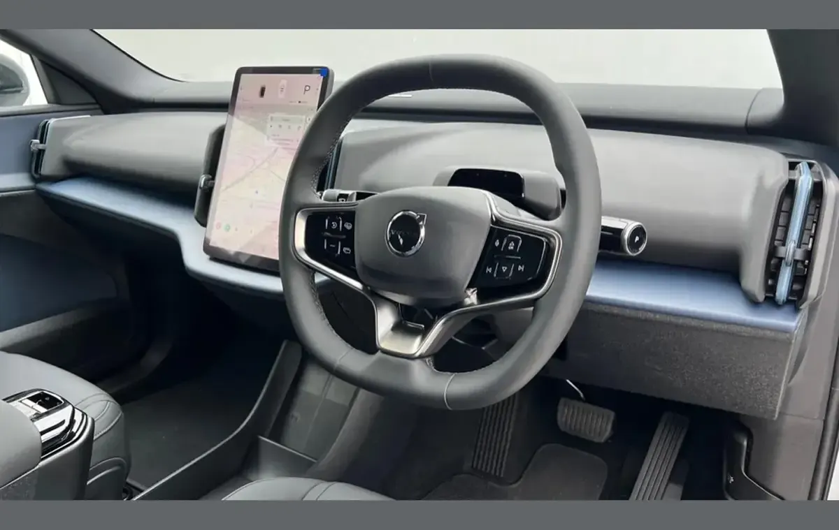 New Volvo EX30 Plus 196 kW (267 HP) 2026 White SUV