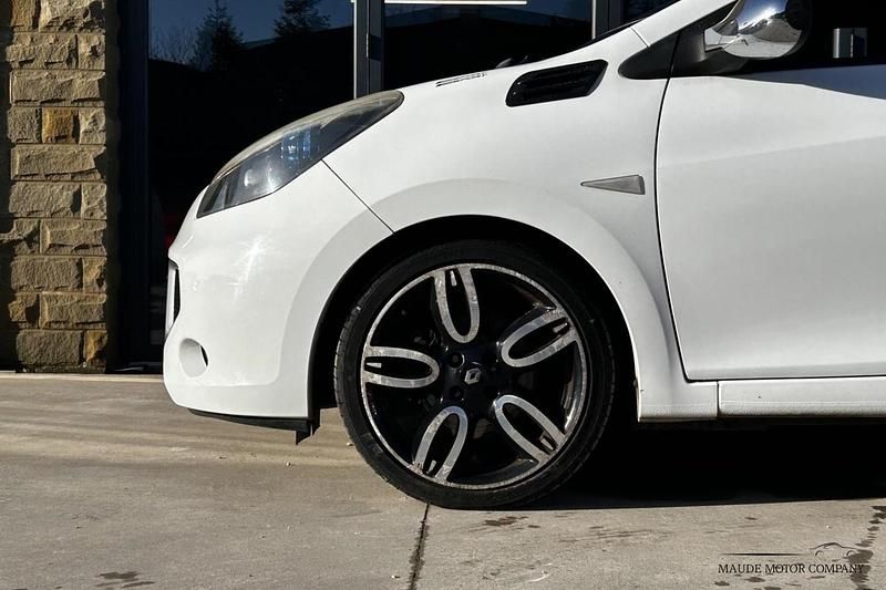 Used Renault Wind Collection 133 HP (97 kW) 2010 White Cabriolet