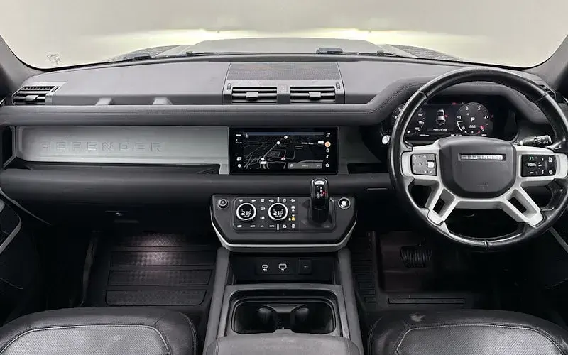 Used Land Rover Defender SE Dynamic 250 HP (183 kW) 2023 Eiger grey SUV