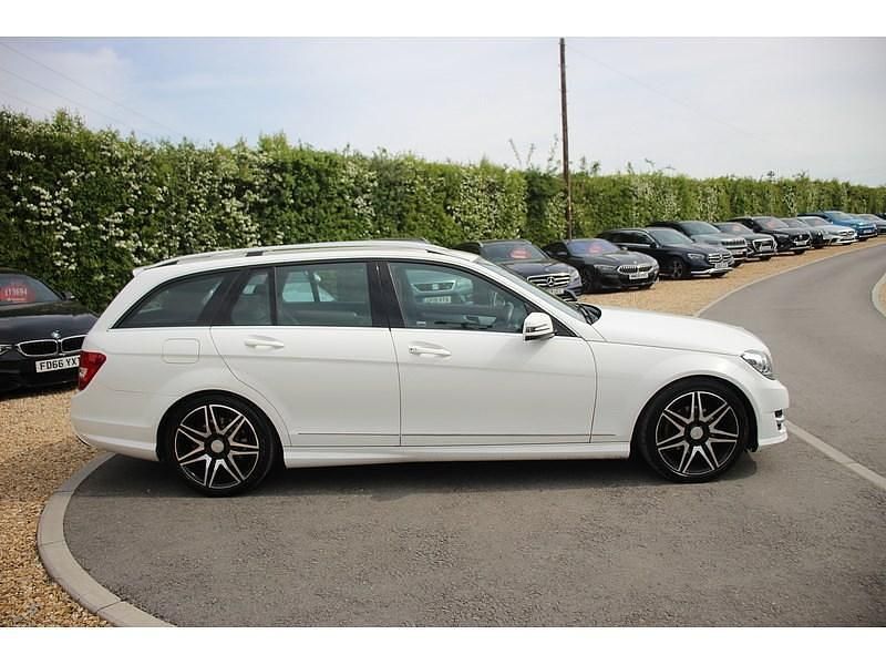 Begagnad Mercedes C220 AMG 2013 Vit Kombi