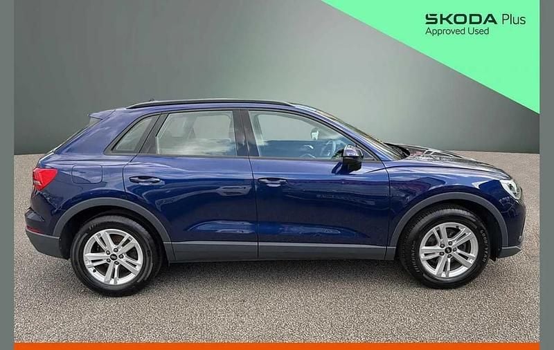 Begagnad Audi Q3 Design 150 HK (110 kW) 2023 Blå SUV