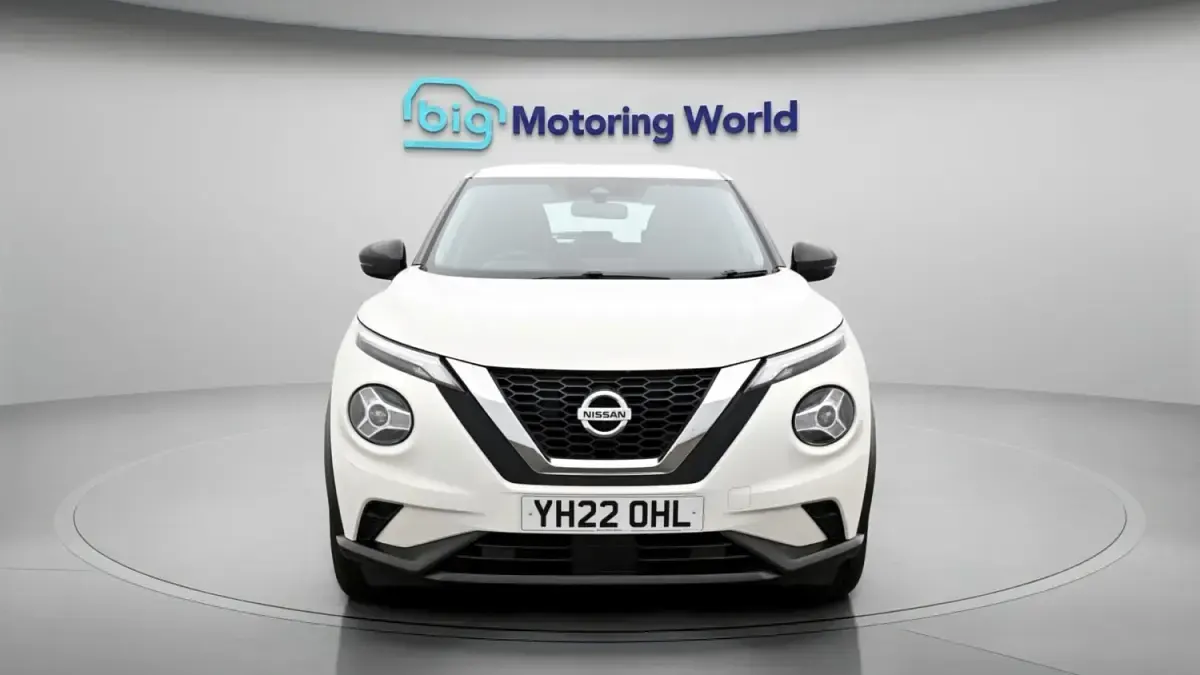 Usado Nissan Juke Acenta 114 HP (83 kW) 2022 Branco SUV