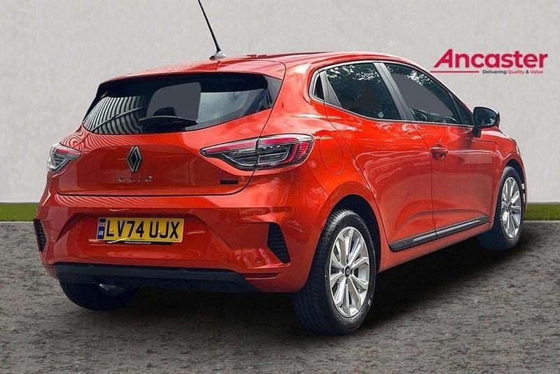 Used Renault Clio V Evolution 143 HP (105 kW) 2024 Orange Hatchback