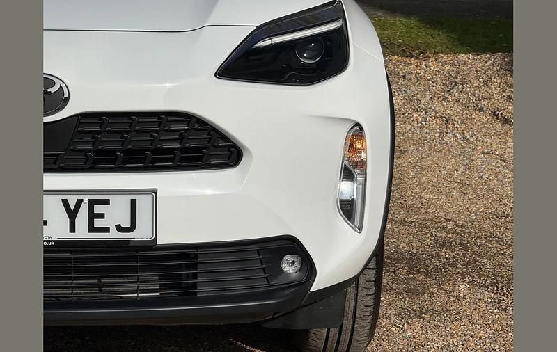 Used Toyota Yaris Cross 113 HP (83 kW) 2025 White SUV