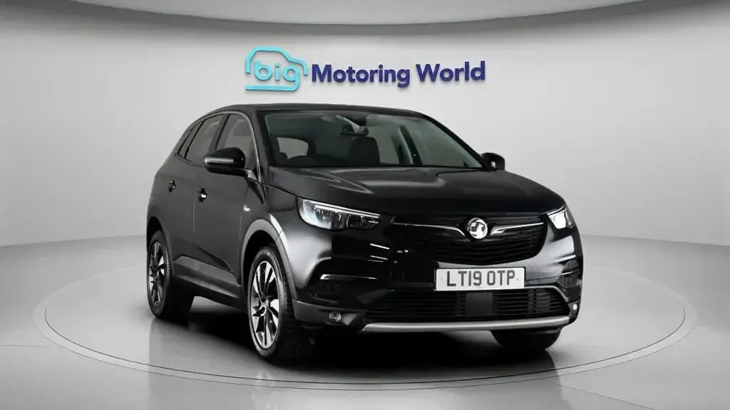 Used Vauxhall Grandland X Sport 130 HP (95 kW) 2019 Grey SUV
