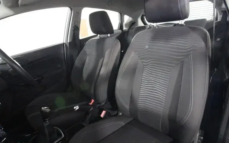 Used Ford Fiesta Zetec 101 HP (74 kW) 2015 Silver Hatchback