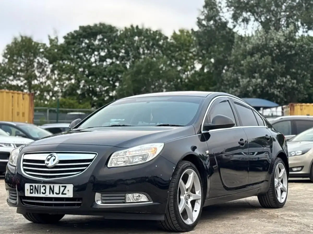 Used Vauxhall Insignia SRi 195 HP (143 kW) 2013 Black Hatchback