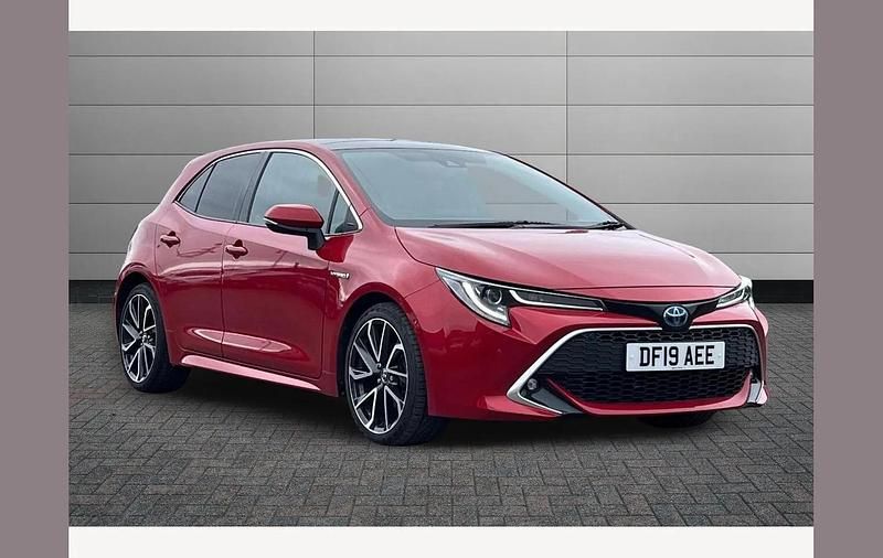 Used Toyota Corolla 122 HP (89 kW) 2019 Red Hatchback