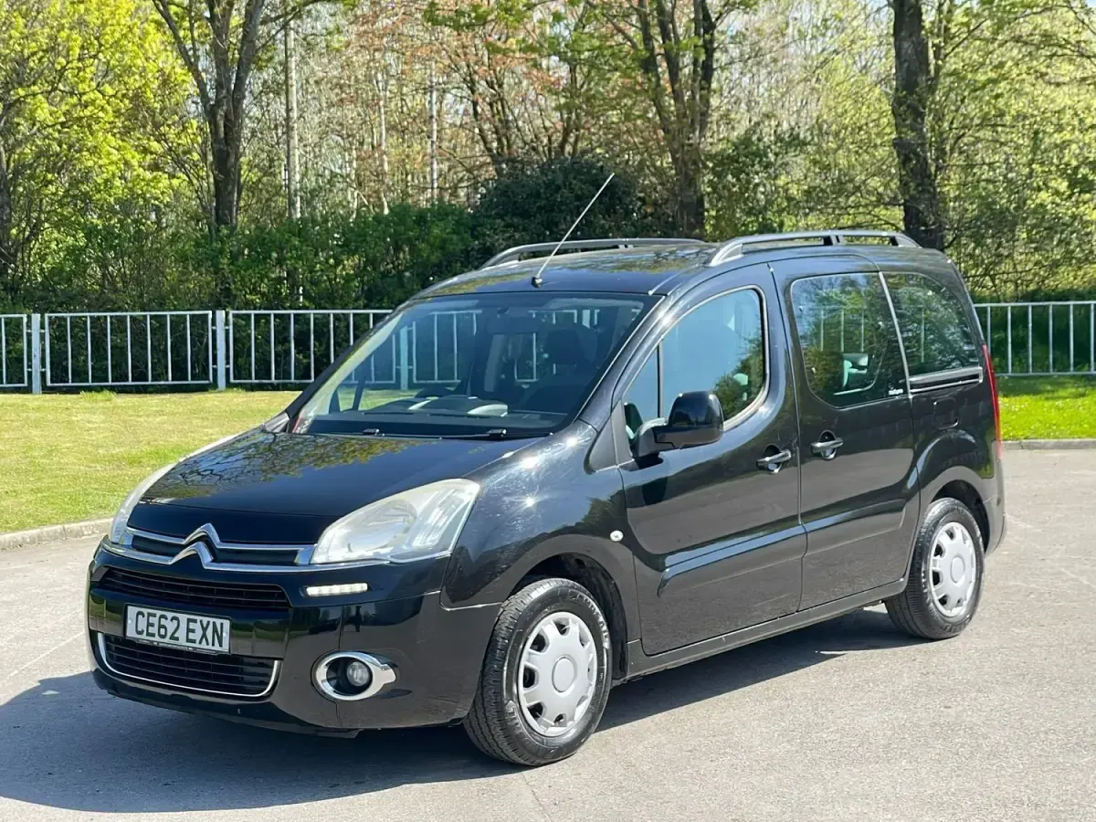 Usado Citroën Berlingo VTR Sport 92 HP (67 kW) 2012 Preto Monovolume