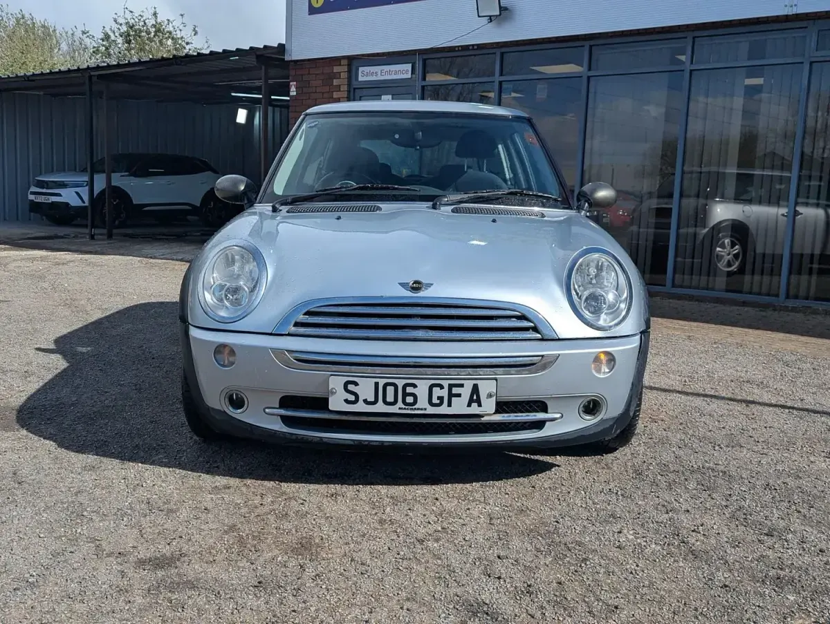 Używany Mini ONE Hatch 90 KM (66 kW) 2006 Srebrny Hatchback
