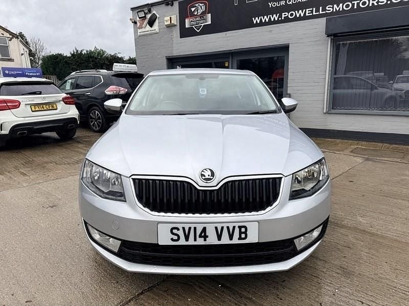 Usado Skoda Octavia SE 150 CV (110 kW) 2014 Plateado Utilitario
