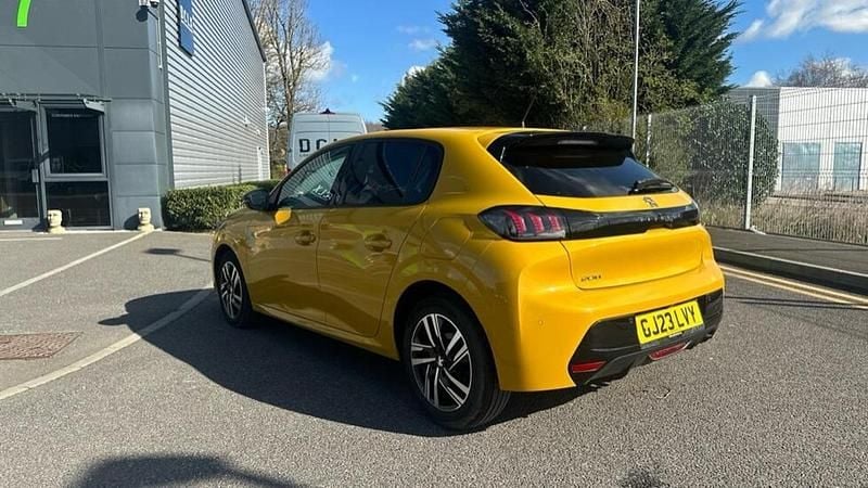 Usado Peugeot 208 Allure+ 99 HP (72 kW) 2023 Citadino