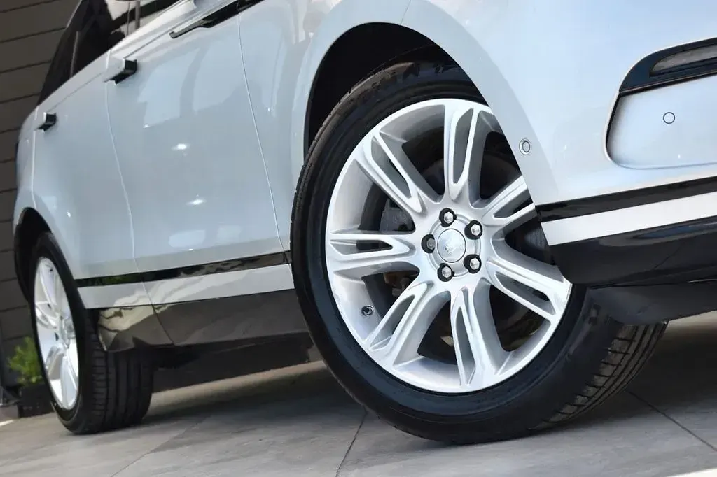 Used Land Rover Range Rover Velar SE 275 HP (202 kW) 2019 Silver SUV
