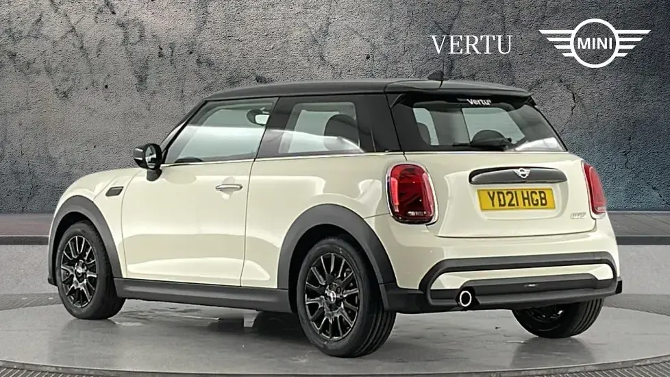 Used Mini Cooper Classic 136 HP (100 kW) 2021 White Hatchback