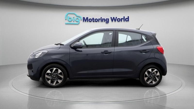 Used Hyundai i10 Advanced 65 HP (47 kW) 2023 Grey Hatchback