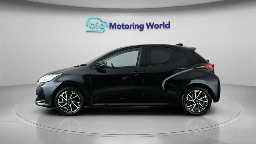 Used Toyota Yaris Design 116 HP (85 kW) 2023 Black Hatchback
