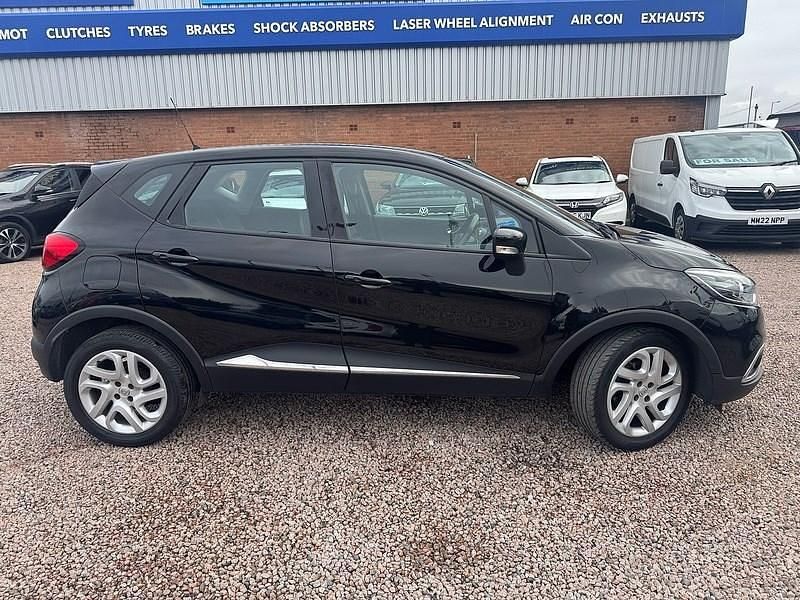 Used Renault Captur Dynamique 90 HP (66 kW) 2017 Black SUV