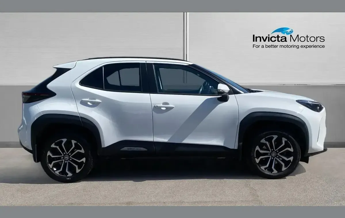 Used Toyota Yaris Cross Design 113 HP (83 kW) 2022 White SUV