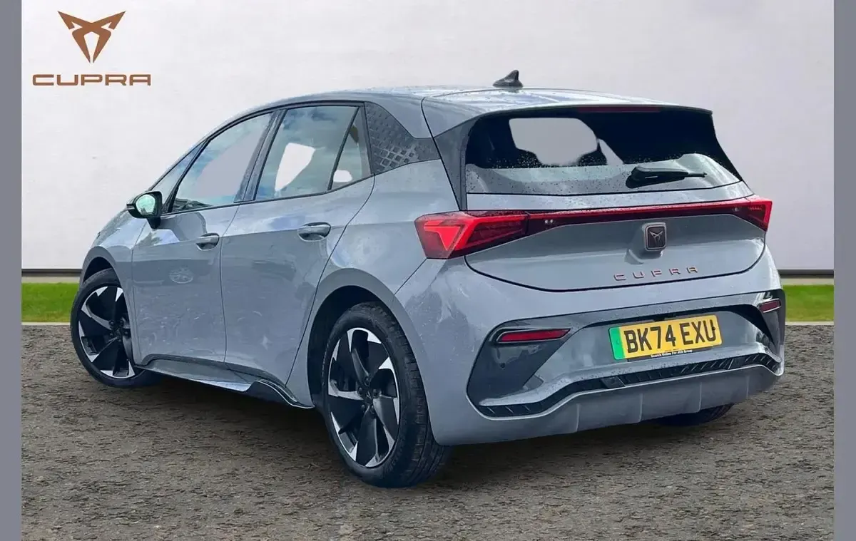 Usado Cupra Born e-Boost 169 kW (231 CV) 2024 Gris Utilitario