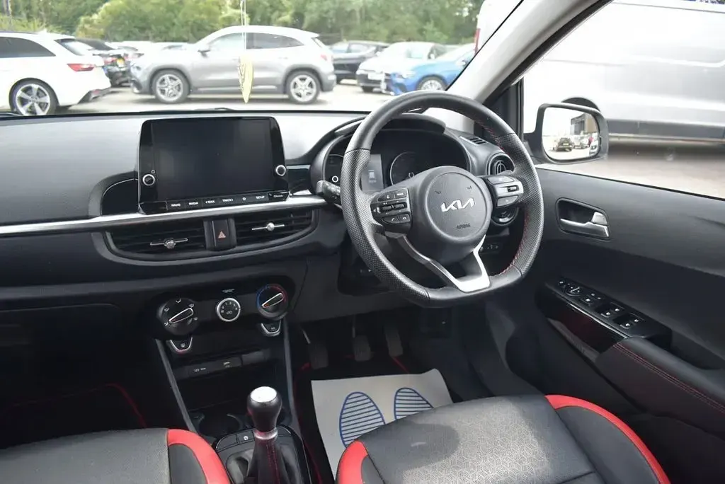Used Kia Picanto GT-Line 66 HP (48 kW) 2023 White Hatchback