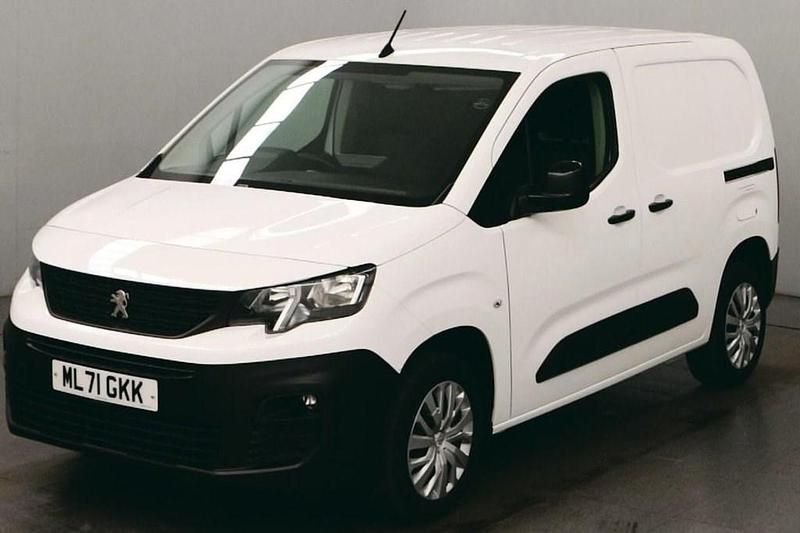 Used Peugeot Partner 100 HP (73 kW) 2022 White MPV