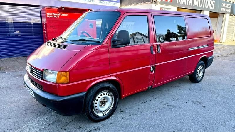 Used VW Transporter 78 HP (57 kW) 2001 Red Van