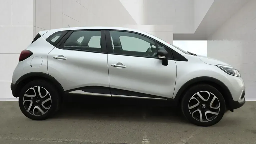 Used Renault Captur Dynamique 2017 Silver SUV