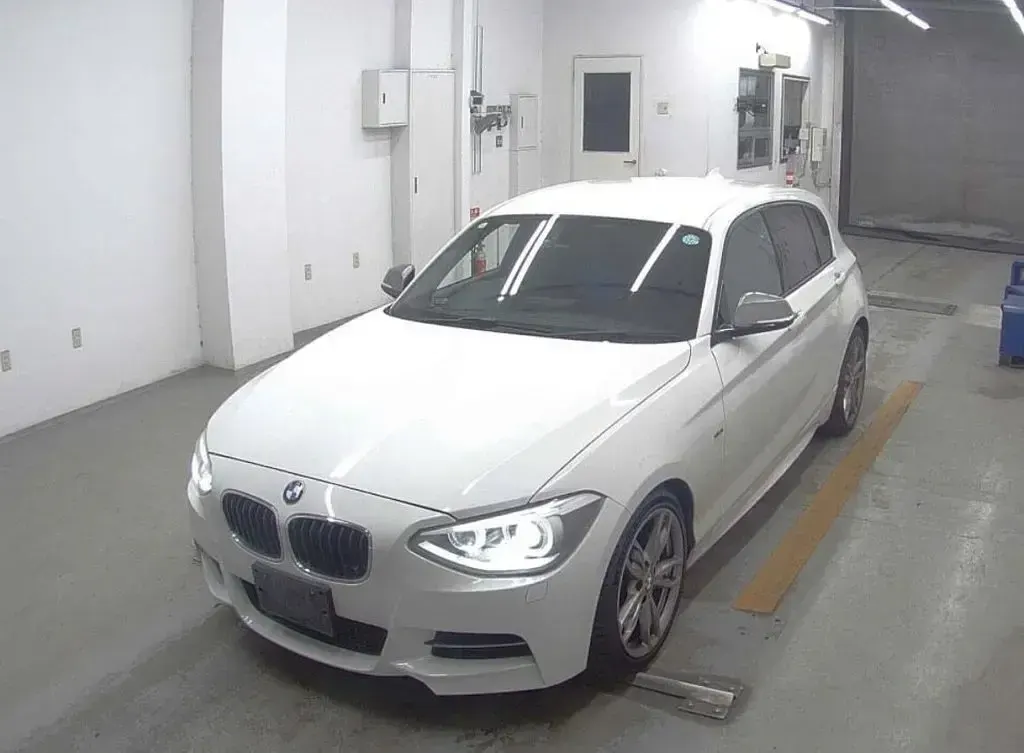 Used BMW M135 Comfort Edition 316 HP (232 kW) 2013 White Hatchback